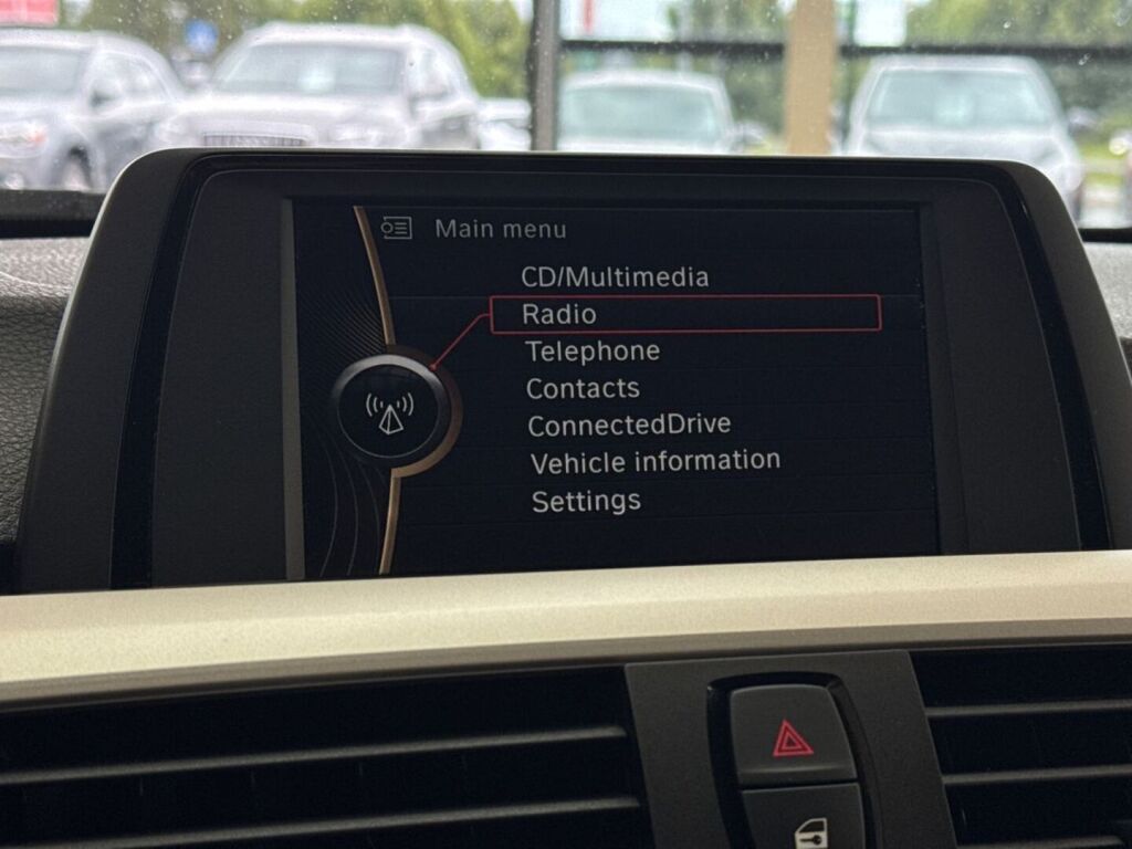BMW 320 2013 Ruskea (beige)