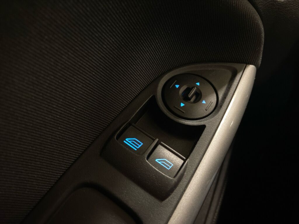 Ford Focus 2013 Ruskea (beige)