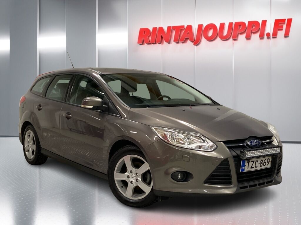 Ford Focus 2013 Ruskea (beige)
