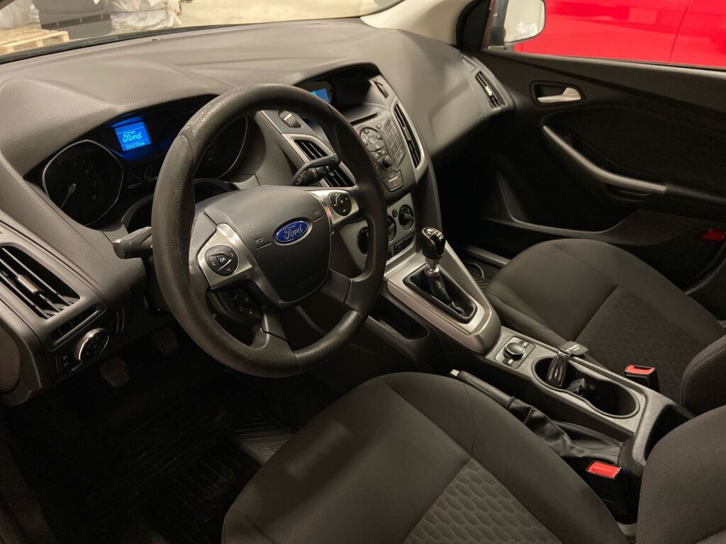 Ford Focus 2013 Ruskea (beige)