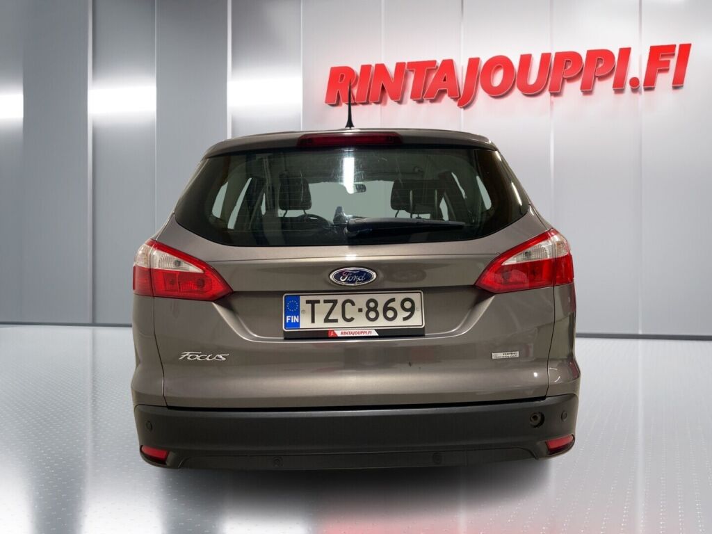 Ford Focus 2013 Ruskea (beige)