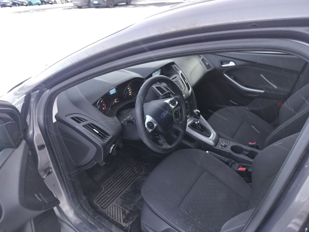 Ford Focus 2013 Ruskea (beige)