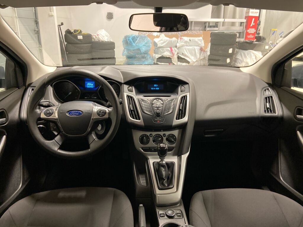 Ford Focus 2013 Ruskea (beige)