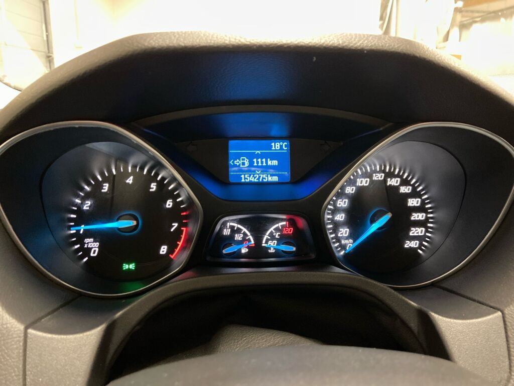 Ford Focus 2013 Ruskea (beige)