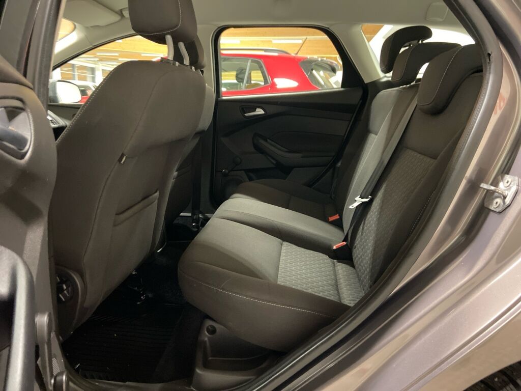 Ford Focus 2013 Ruskea (beige)