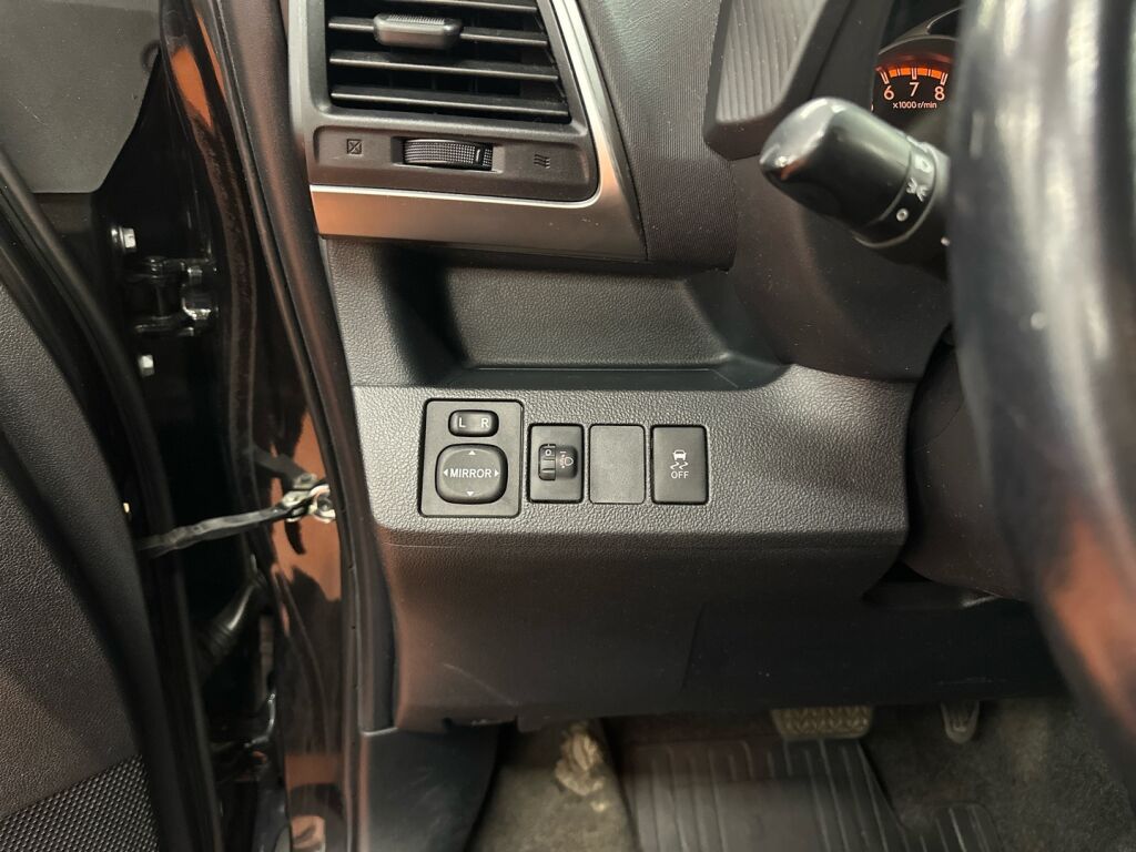 Toyota Verso-S 2014 Musta