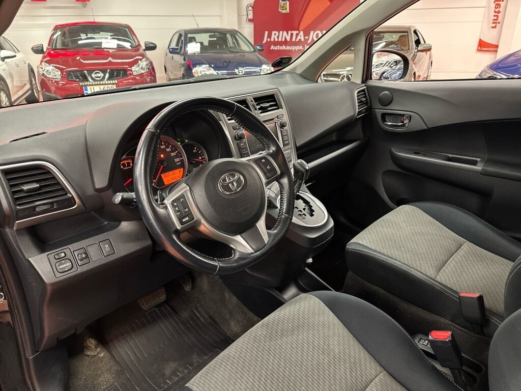 Toyota Verso-S 2014 Musta