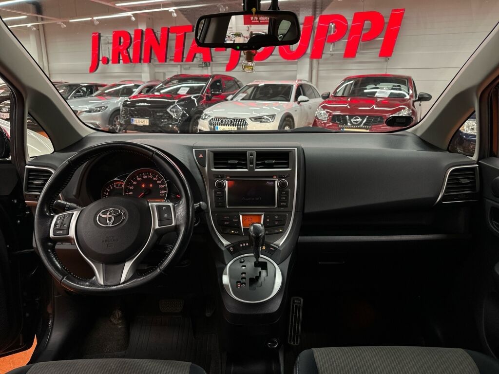 Toyota Verso-S 2014 Musta