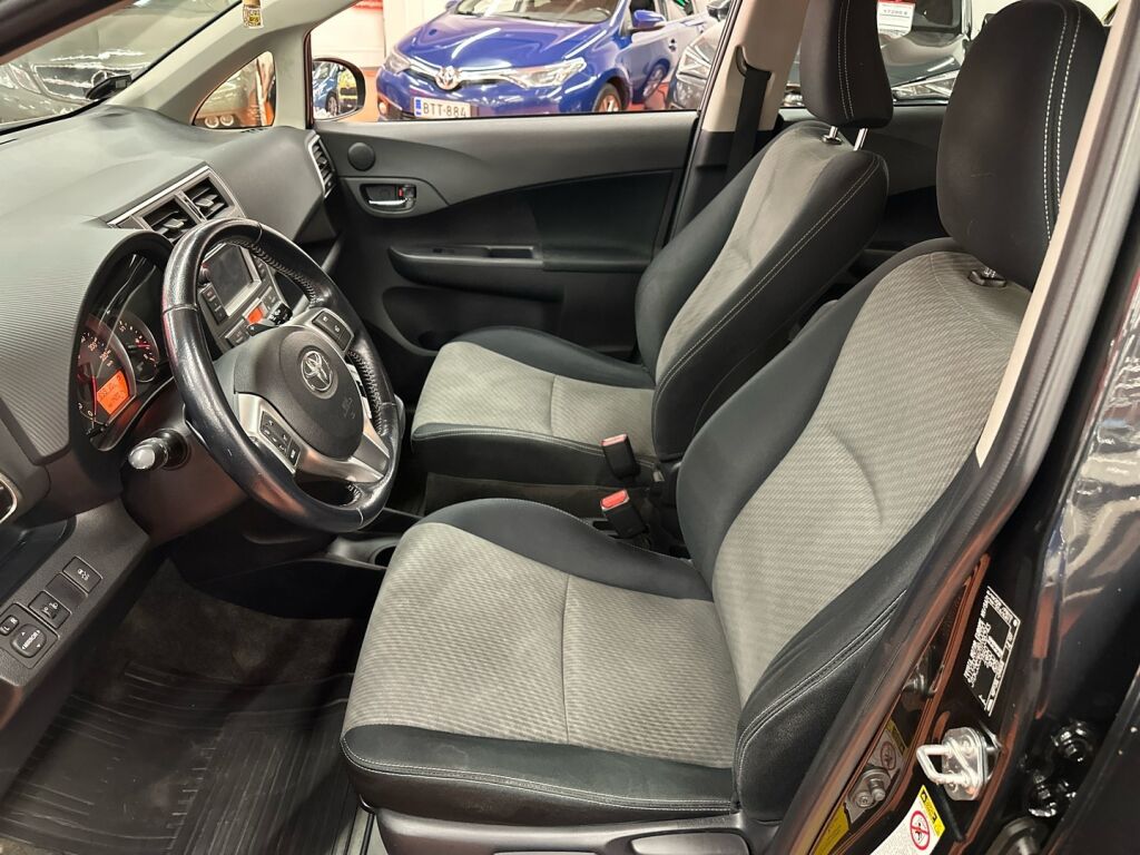 Toyota Verso-S 2014 Musta