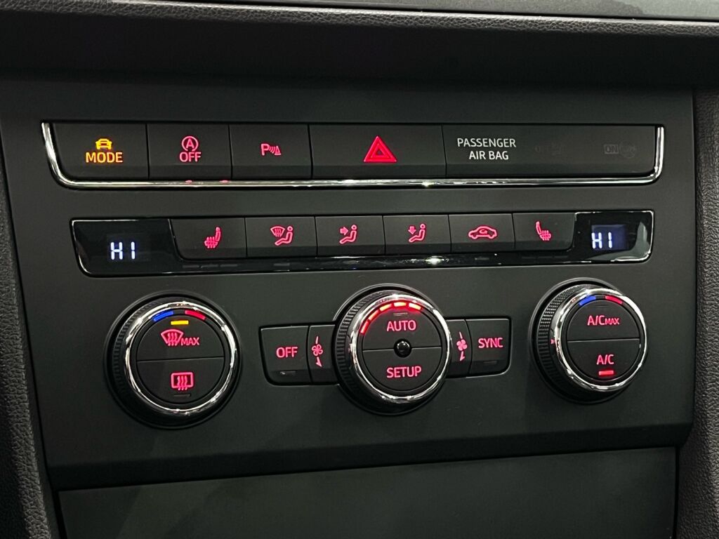 Seat Leon ST 2014 Punainen