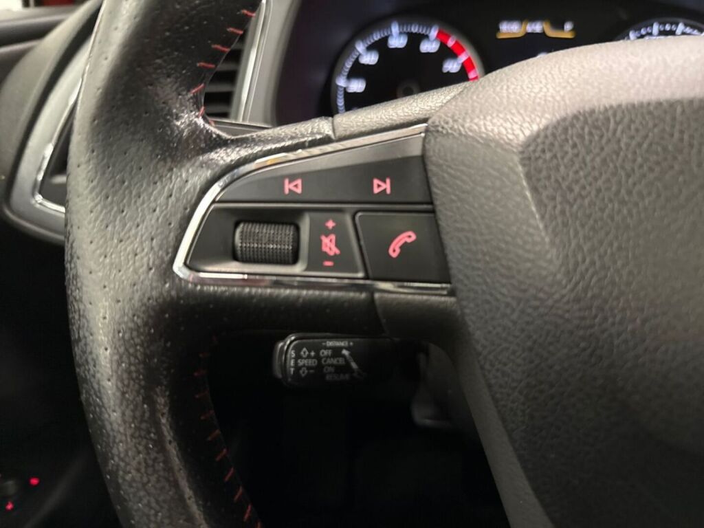 Seat Leon ST 2014 Punainen