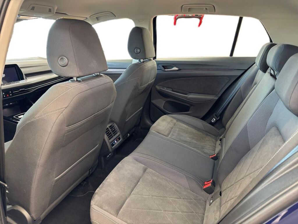 Volkswagen Golf 2023 Sininen