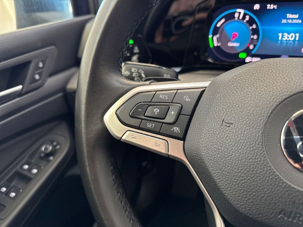 Volkswagen Golf 2023 Sininen