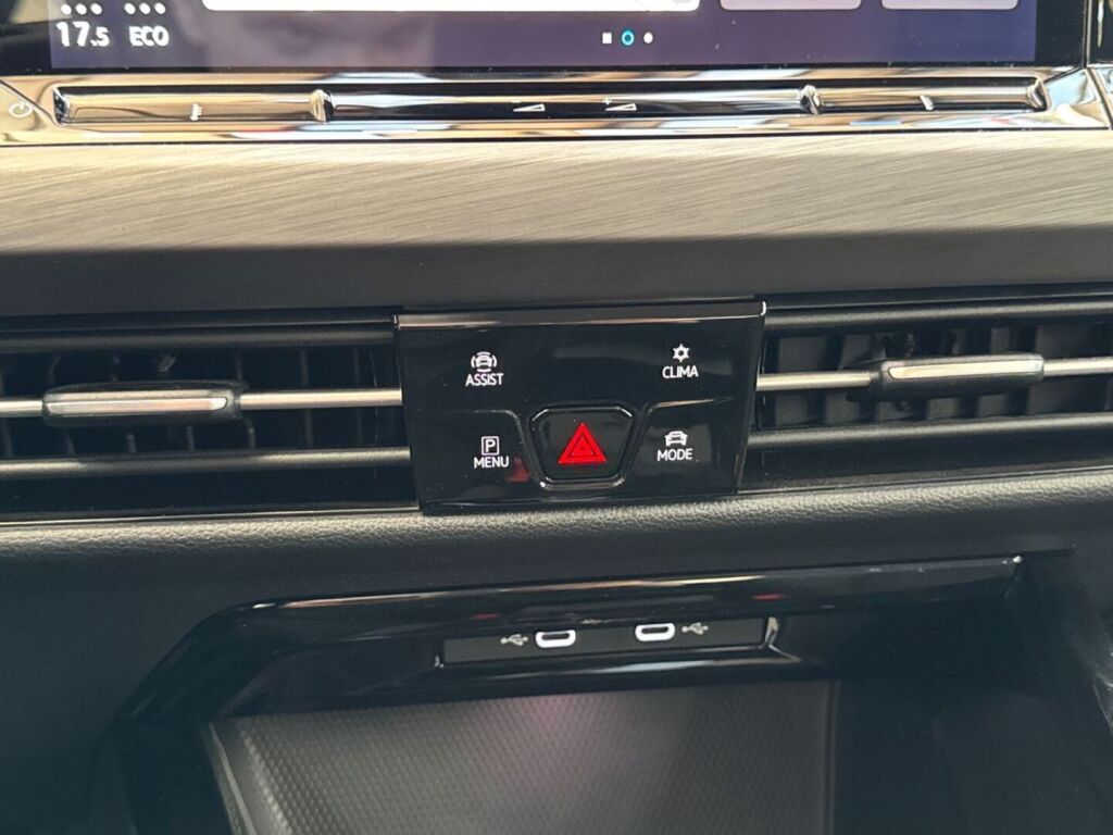 Volkswagen Golf 2023 Sininen