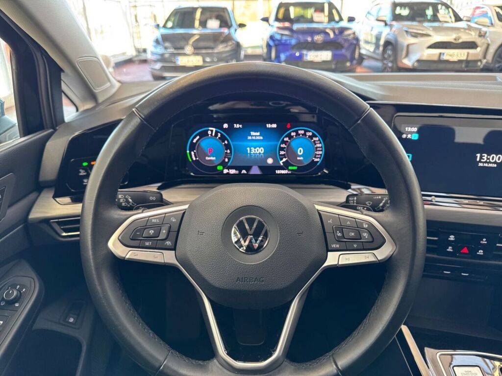 Volkswagen Golf 2023 Sininen