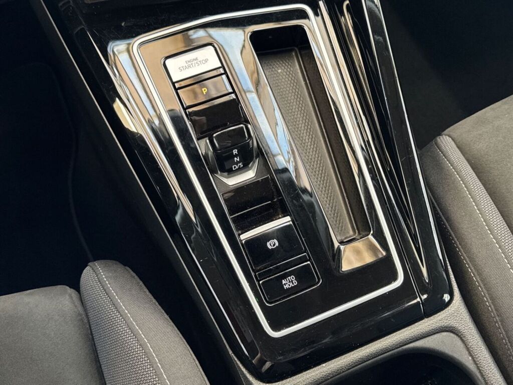 Volkswagen Golf 2023 Sininen