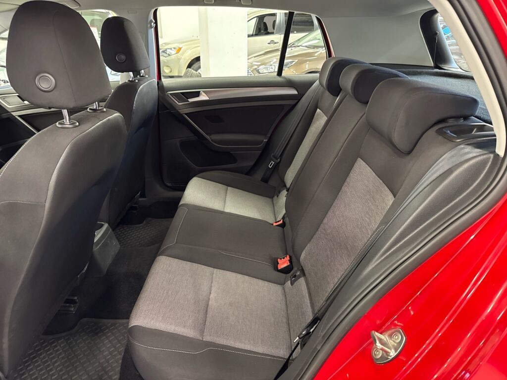 Volkswagen Golf 2013 Punainen