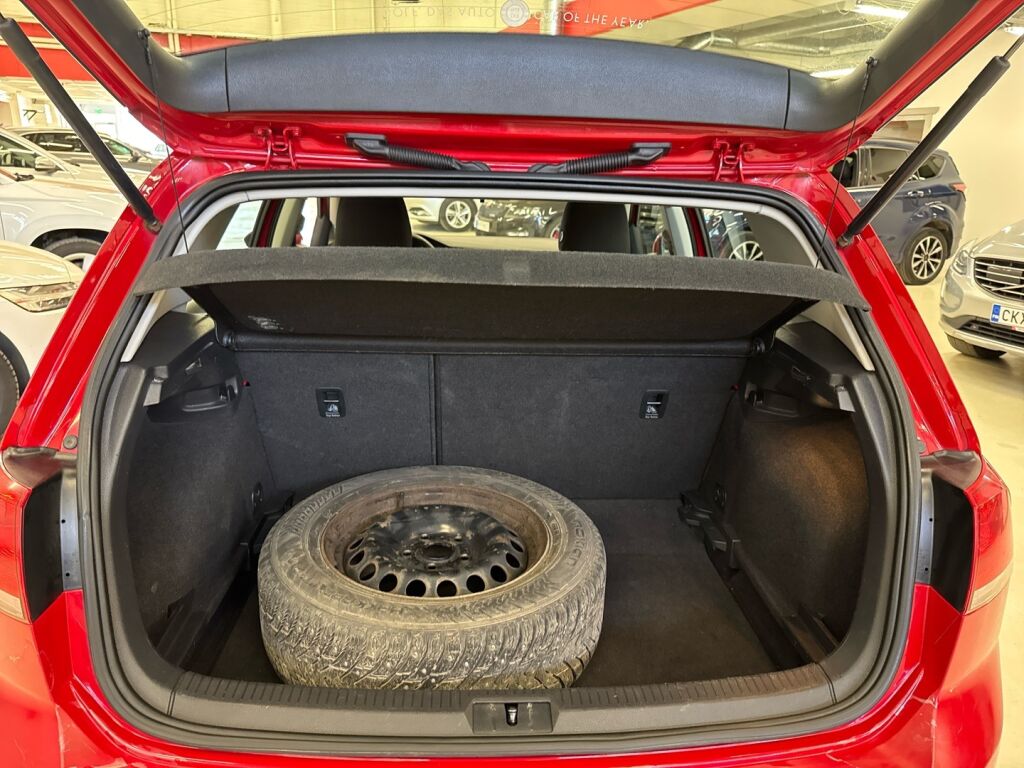 Volkswagen Golf 2013 Punainen