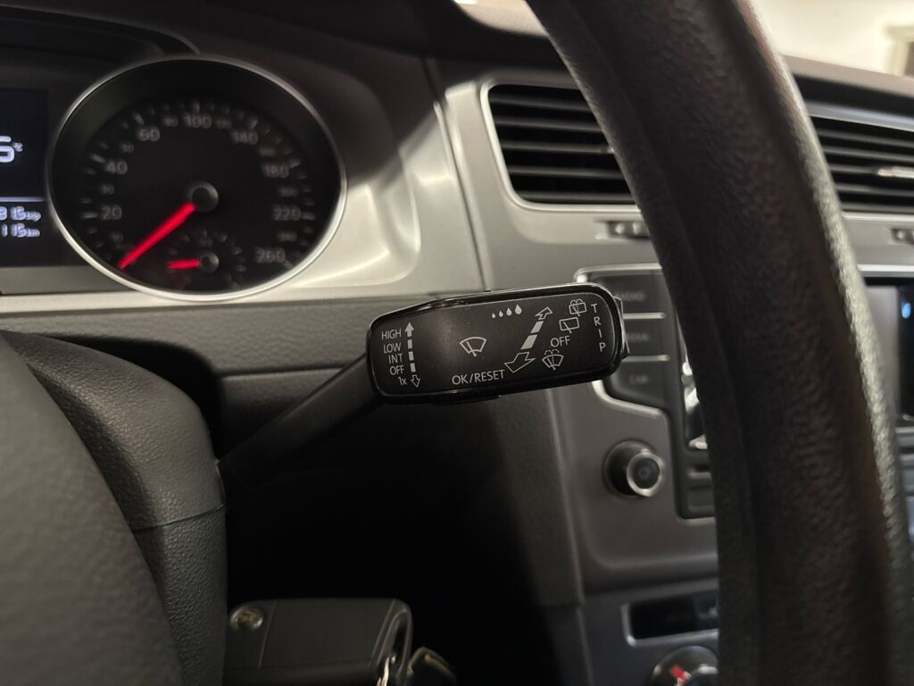 Volkswagen Golf 2013 Punainen