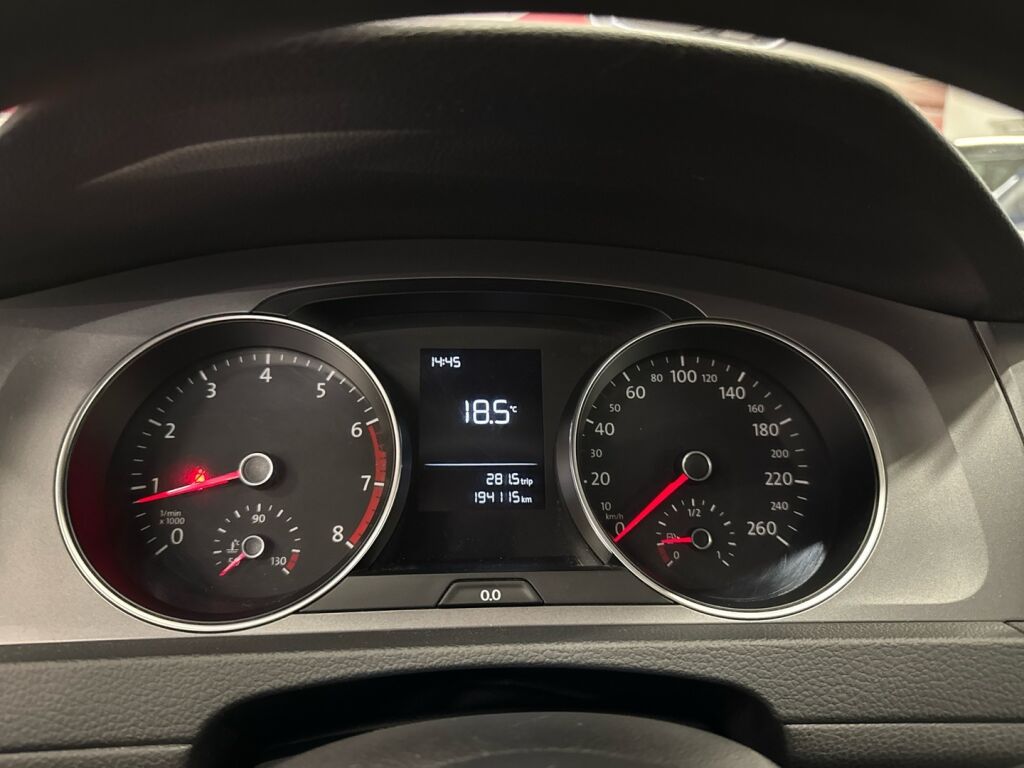 Volkswagen Golf 2013 Punainen