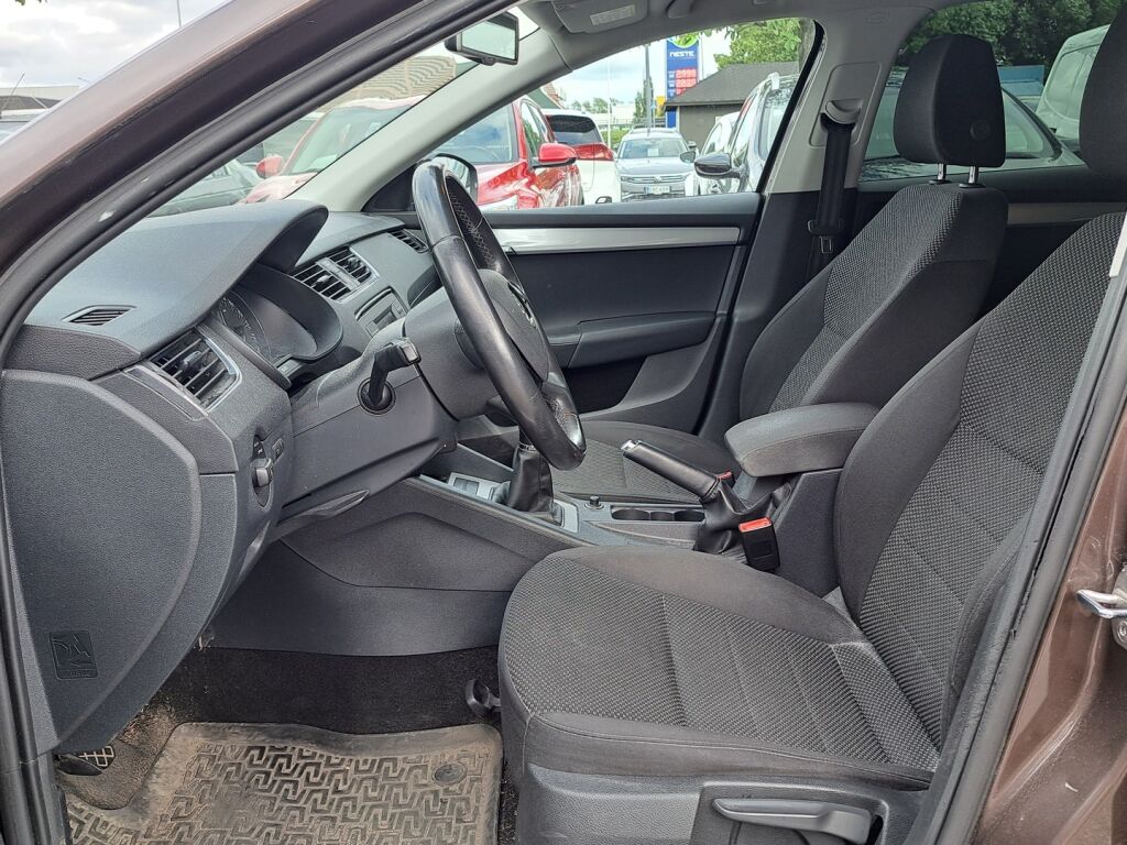 Skoda Octavia 2014 Ruskea (beige)