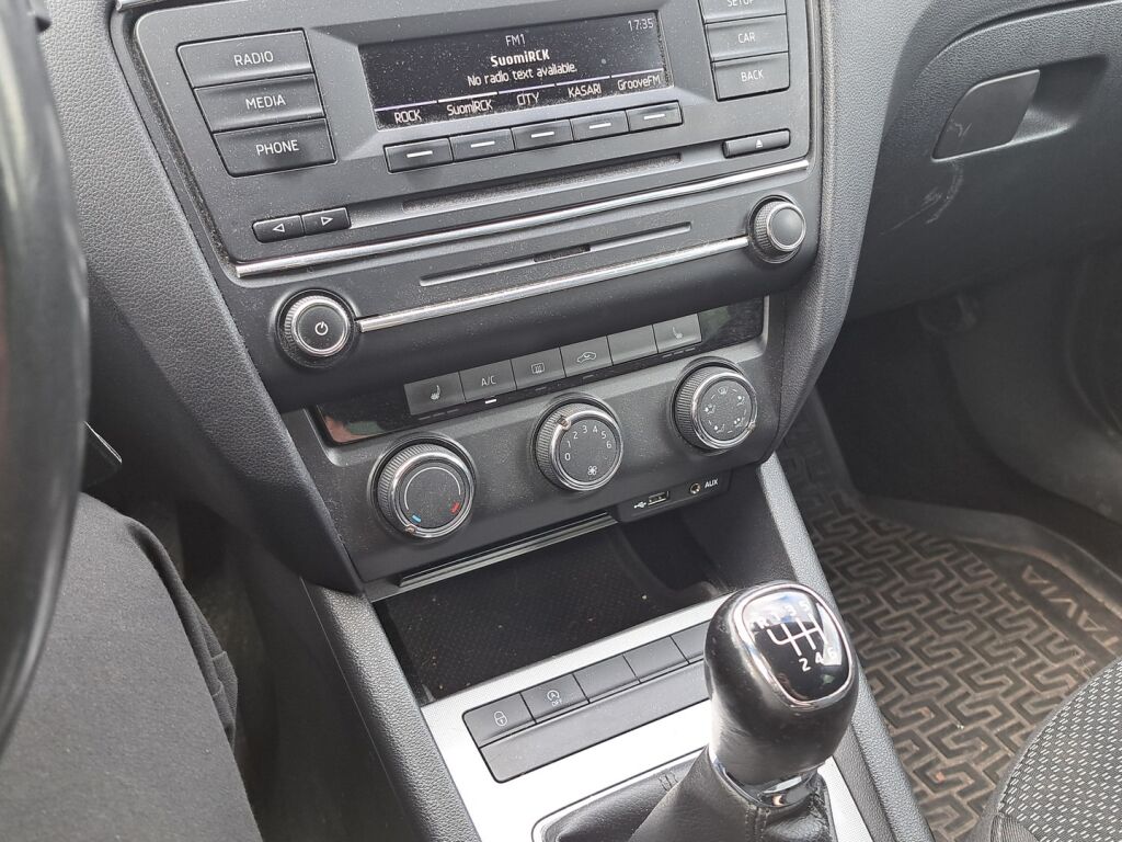 Skoda Octavia 2014 Ruskea (beige)