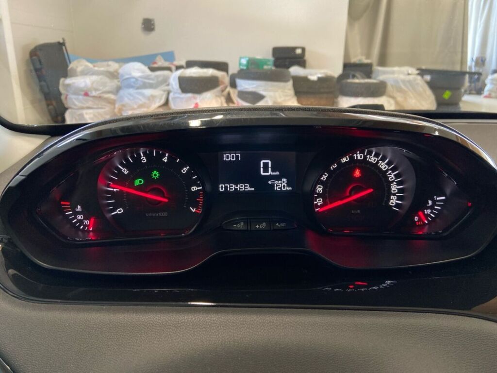 Peugeot 208 2014 Sininen