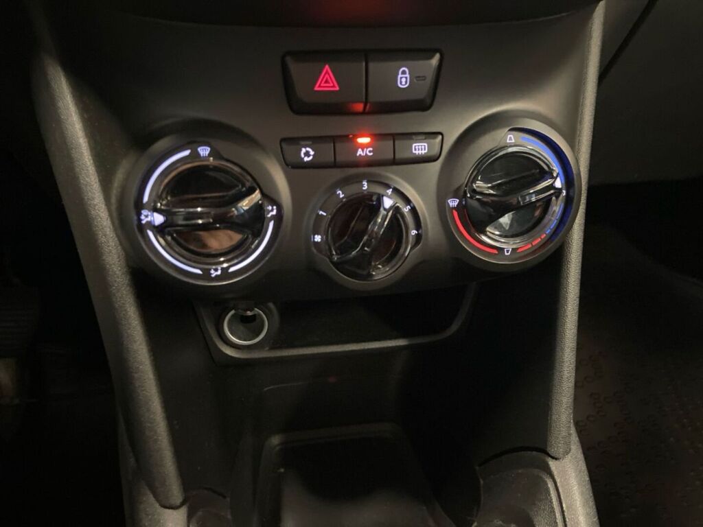 Peugeot 208 2014 Sininen
