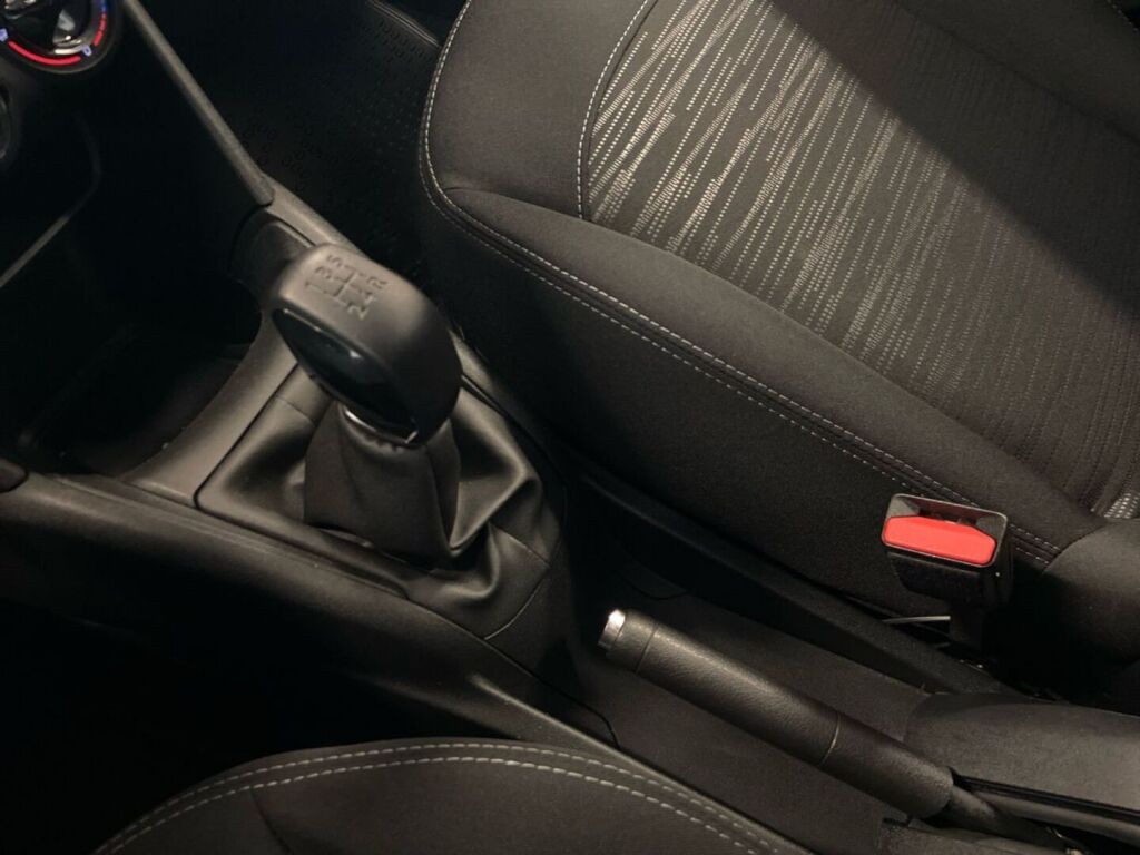 Peugeot 208 2014 Sininen