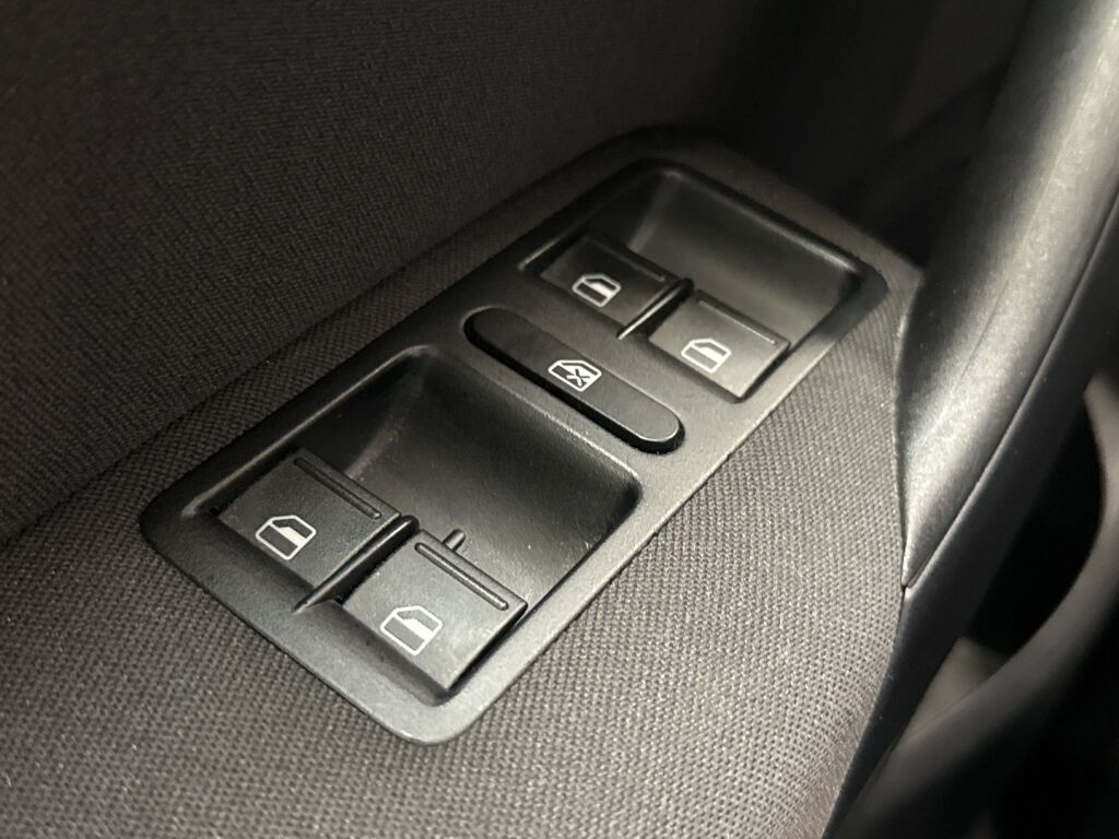 Volkswagen Polo 2014 Musta