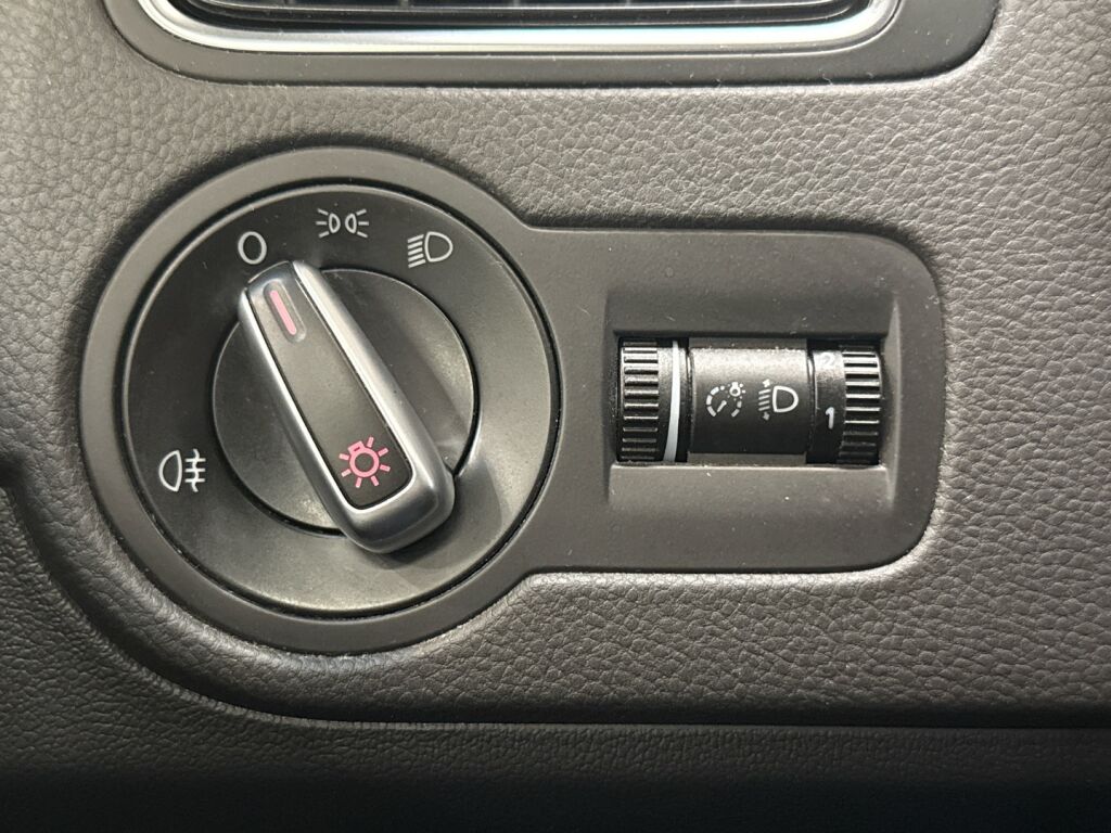 Volkswagen Polo 2014 Musta