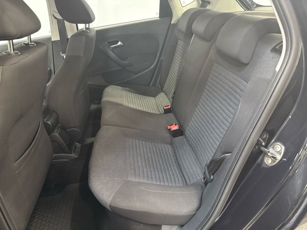 Volkswagen Polo 2014 Musta