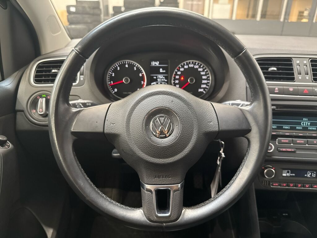 Volkswagen Polo 2014 Musta