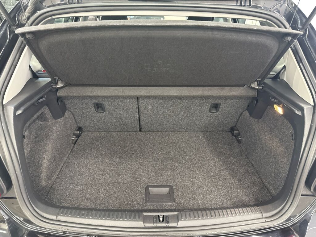 Volkswagen Polo 2014 Musta