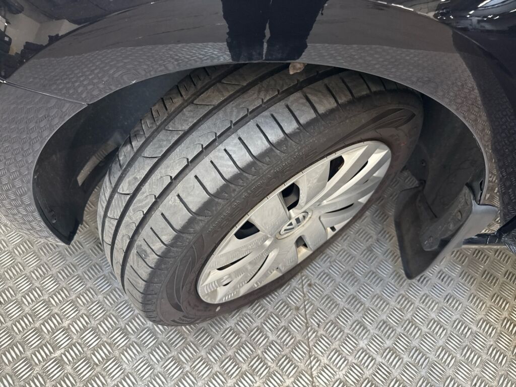 Volkswagen Polo 2014 Musta