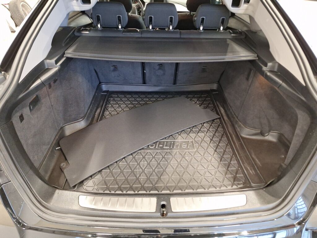 BMW 318 Gran Turismo 2014 Musta