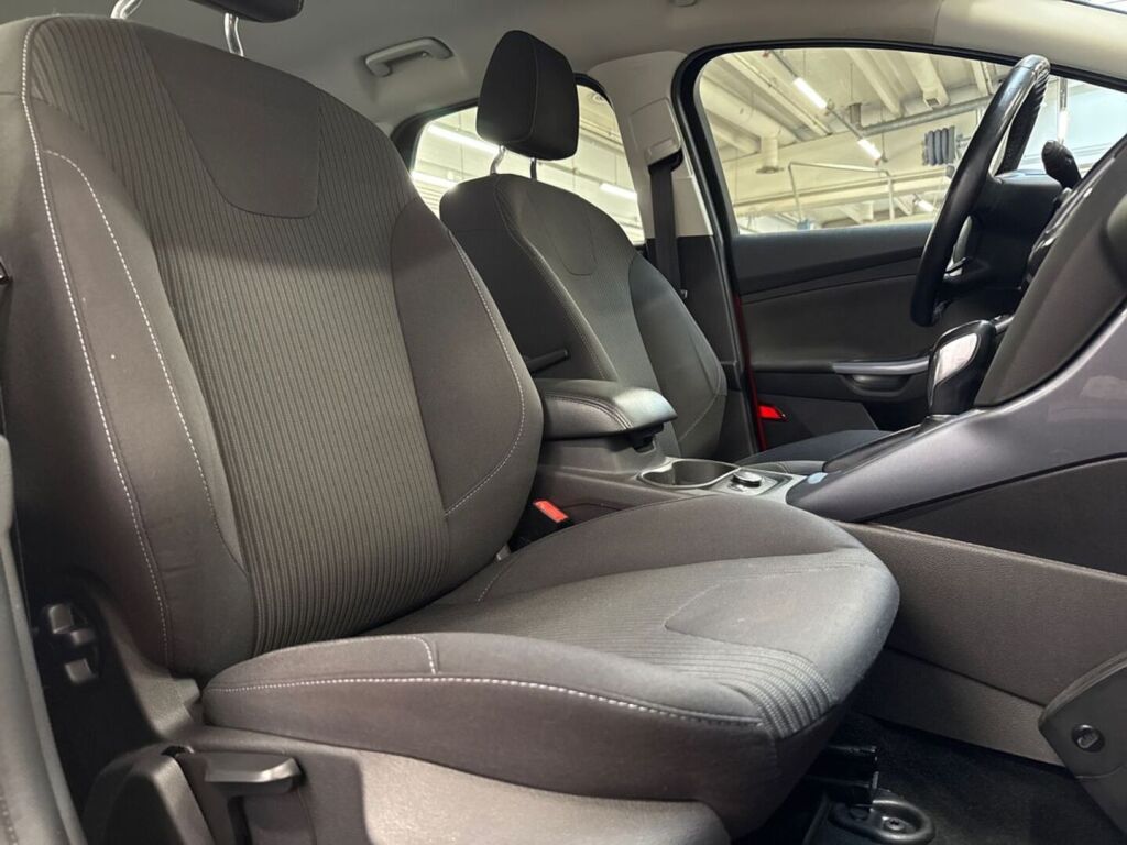 Ford Focus 2014 Punainen