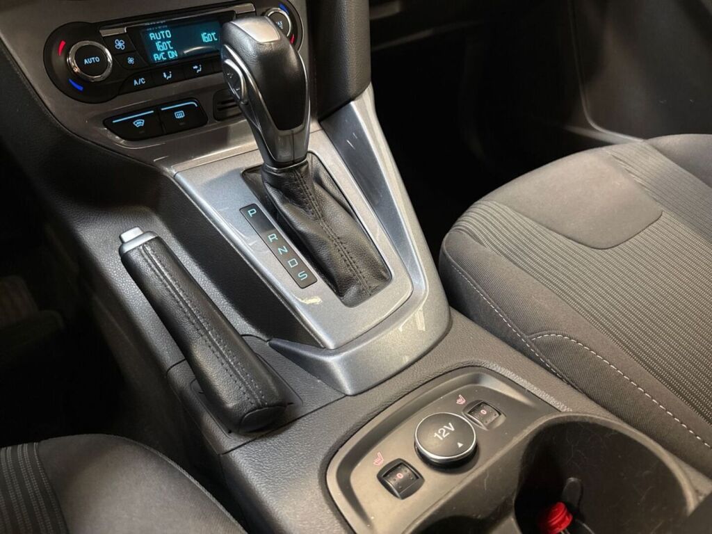 Ford Focus 2014 Punainen