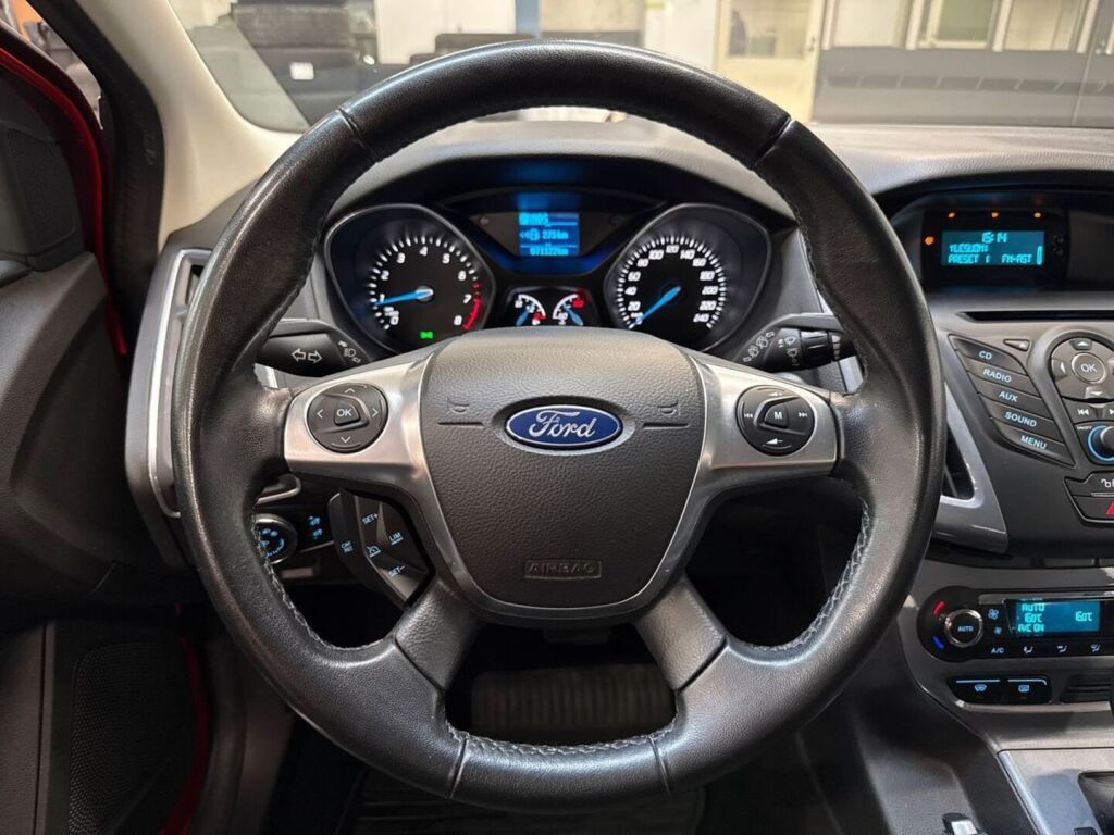 Ford Focus 2014 Punainen