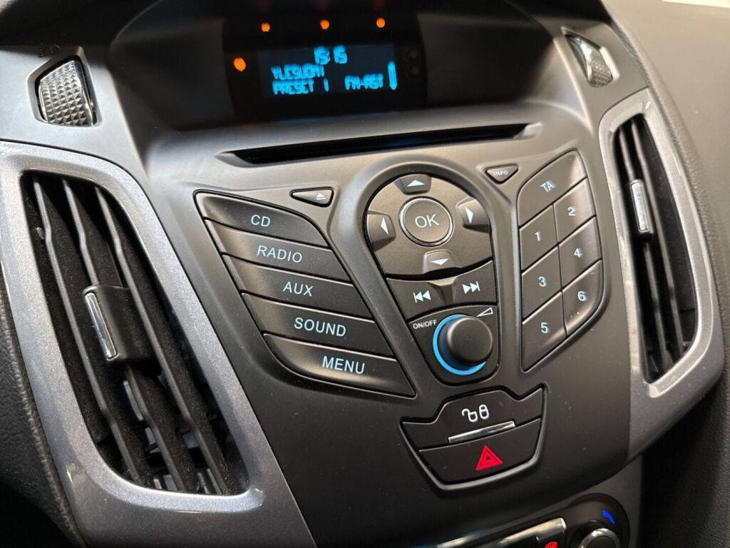 Ford Focus 2014 Punainen