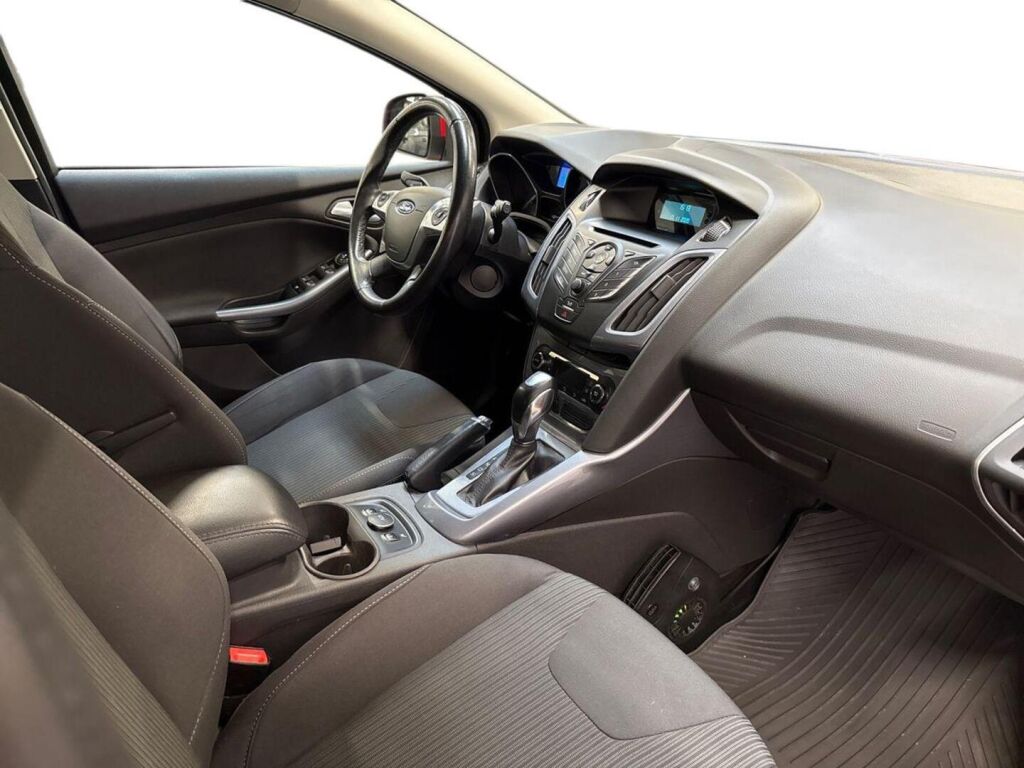 Ford Focus 2014 Punainen
