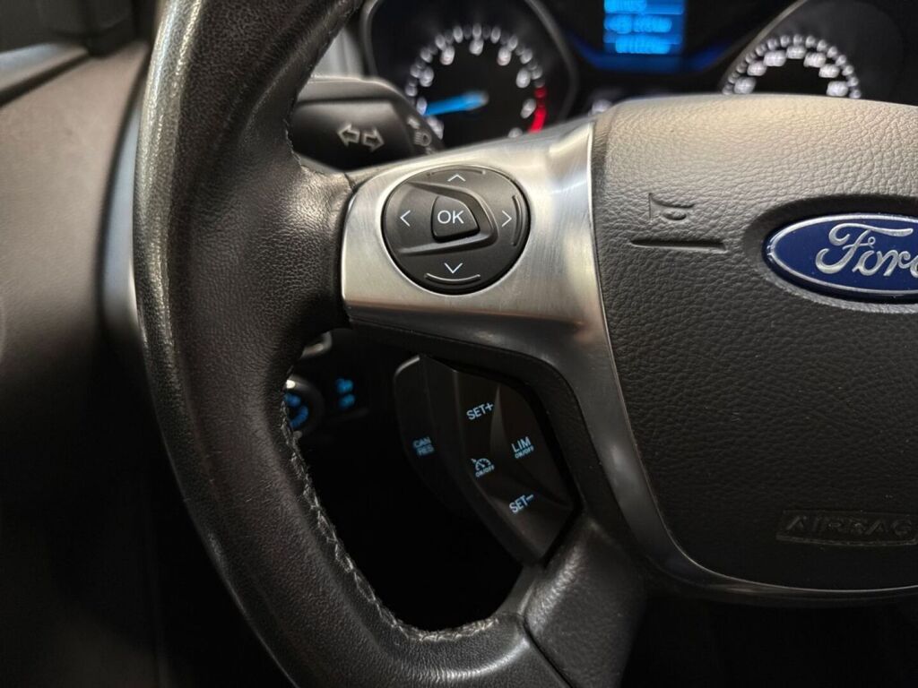 Ford Focus 2014 Punainen