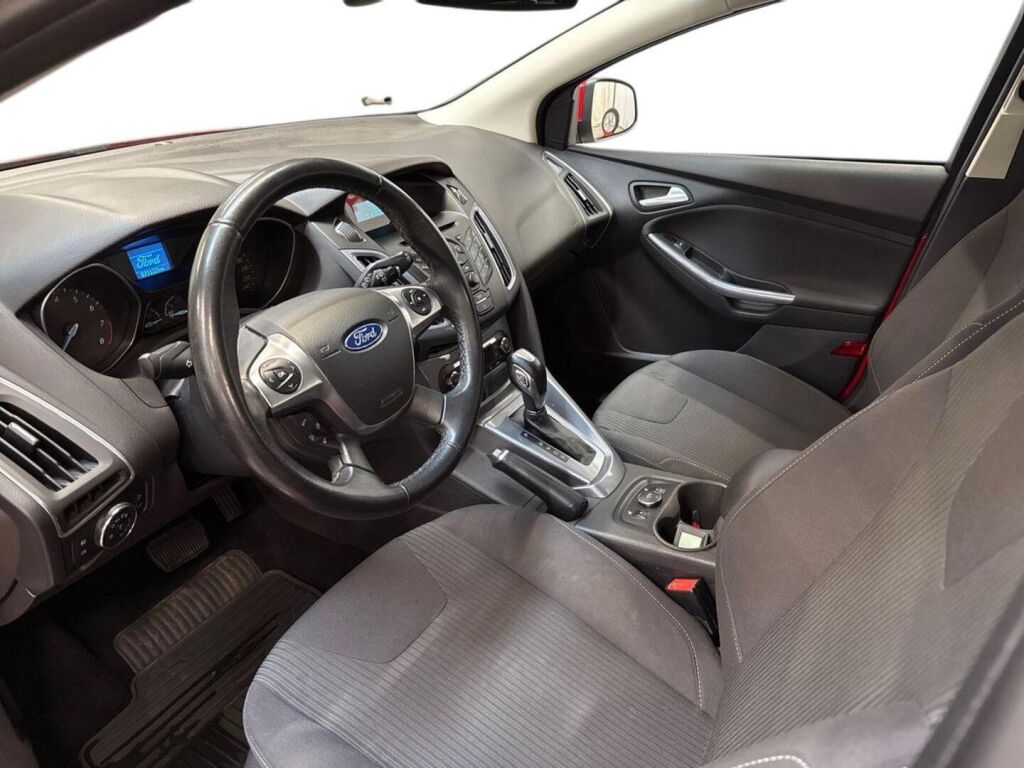 Ford Focus 2014 Punainen