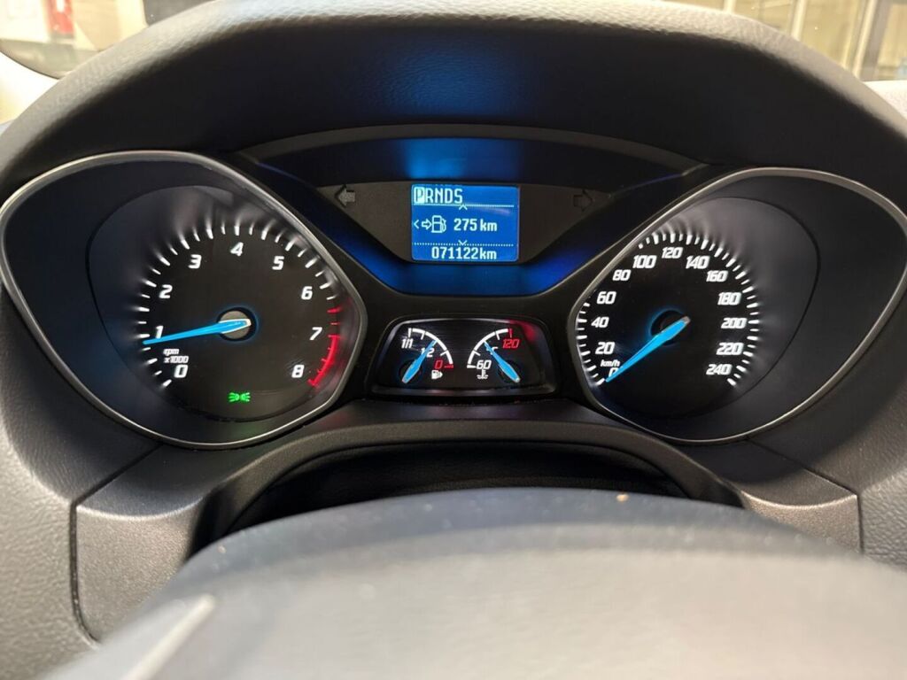 Ford Focus 2014 Punainen