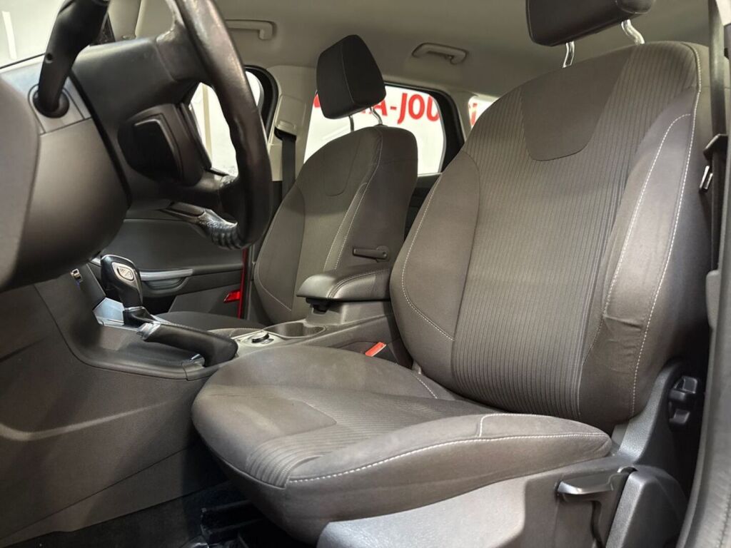 Ford Focus 2014 Punainen