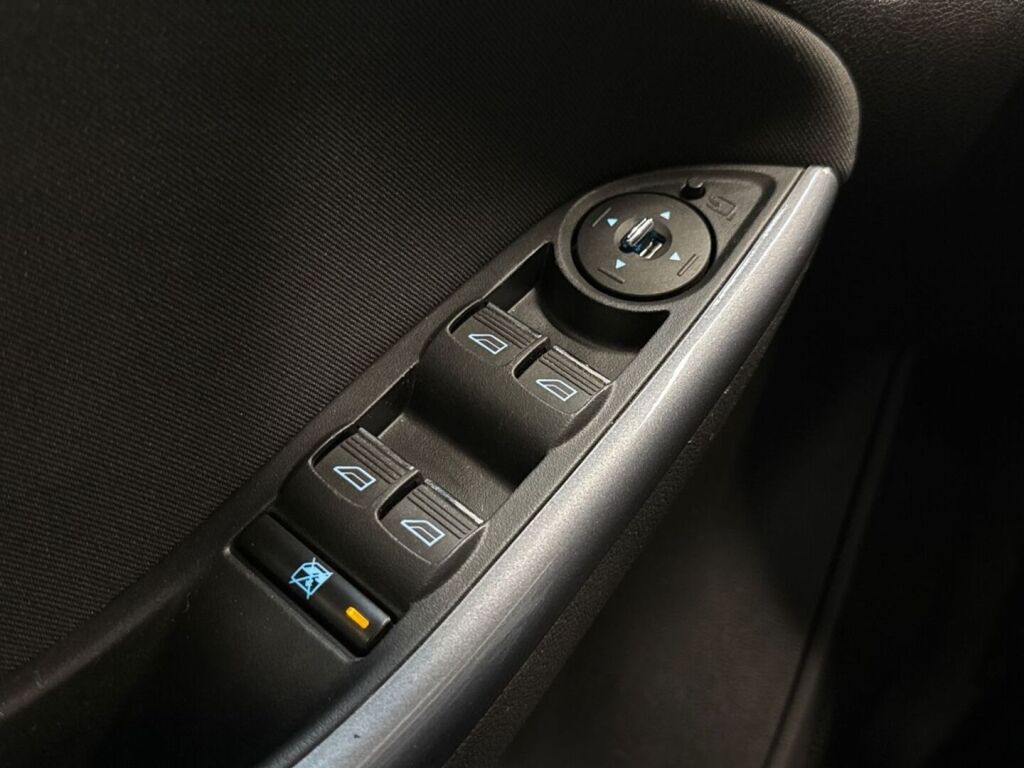 Ford Focus 2014 Punainen