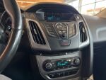 Ford Focus 2014 Metallinhohto Punainen (Red Candy)