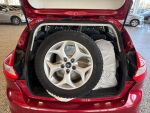 Ford Focus 2014 Metallinhohto Punainen (Red Candy)