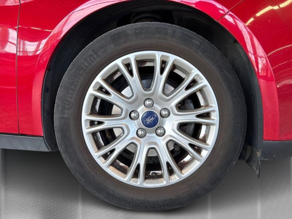 Ford Focus 2014 Metallinhohto Punainen (Red Candy)