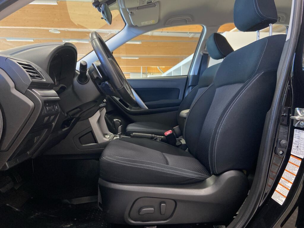 Subaru Forester 2014 Musta